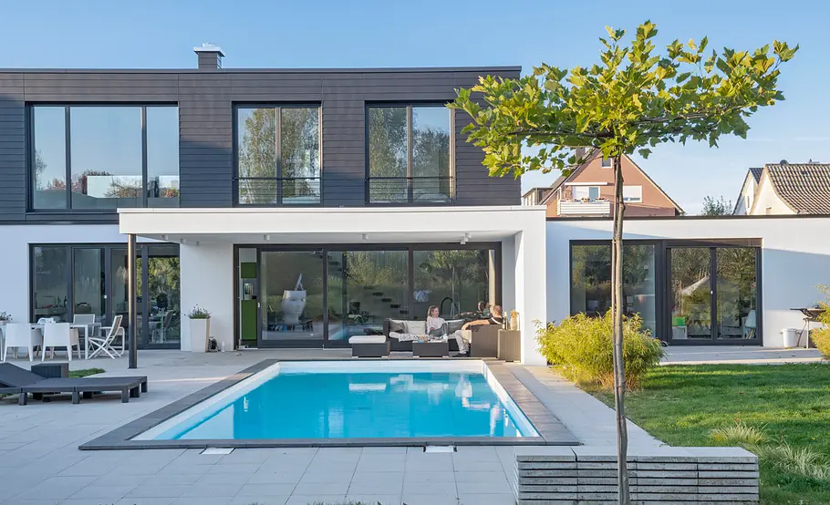 Einfamilienhaus mit CEDRAL-LAP-Fassade Faserzement-Fassadenplatten