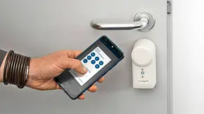 Elektronisches Türschloss mit App zum Entriegeln - Foto: sidm / MMM Elektronisches Türschloss mit App zum Entriegeln - Foto: sidm / MMM