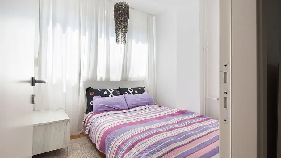 schlecht eingerichtetes Schlafzimmer schlecht eingerichtetes Schlafzimmer