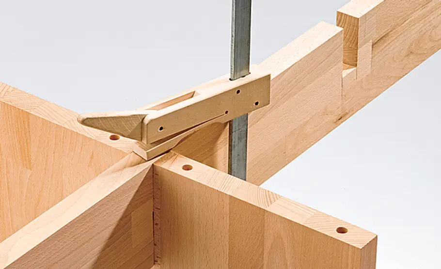 Eckbank bauen: Schritt 11 von 27 Eckbank verleimen