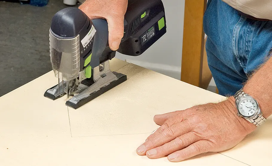 Fachwerkkrippe bauen: Schritt 3 von 60 Holz sägen