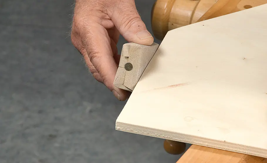 Fachwerkkrippe bauen: Schritt 4 von 60 Kanten brechen