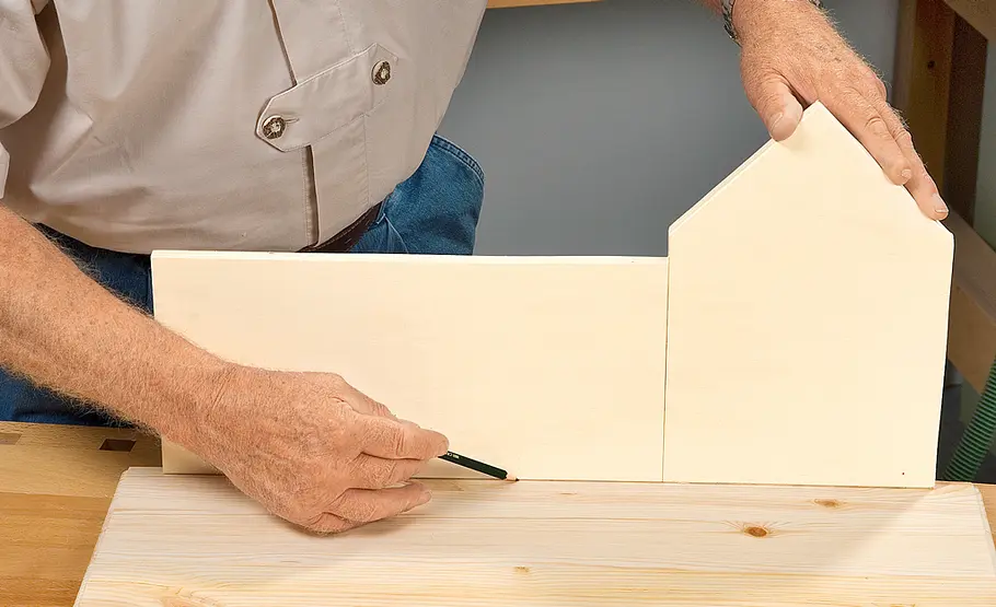 Fachwerkkrippe bauen: Schritt 5 von 60 Rückwand einpassen