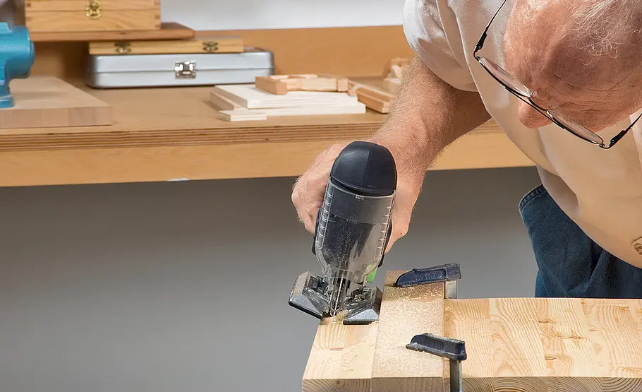 Fachwerkkrippe bauen: Schritt 6 von 60 Leiste sägen