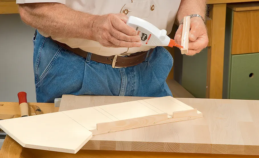Fachwerkkrippe bauen: Schritt 11 von 60 Balken einleimen