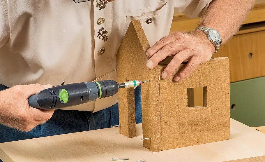 Fachwerkkrippe bauen: Schritt 20 von 60 Krippe verleimen