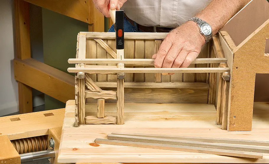 Fachwerkkrippe bauen: Schritt 35 von 60 Dachstuhl bauen
