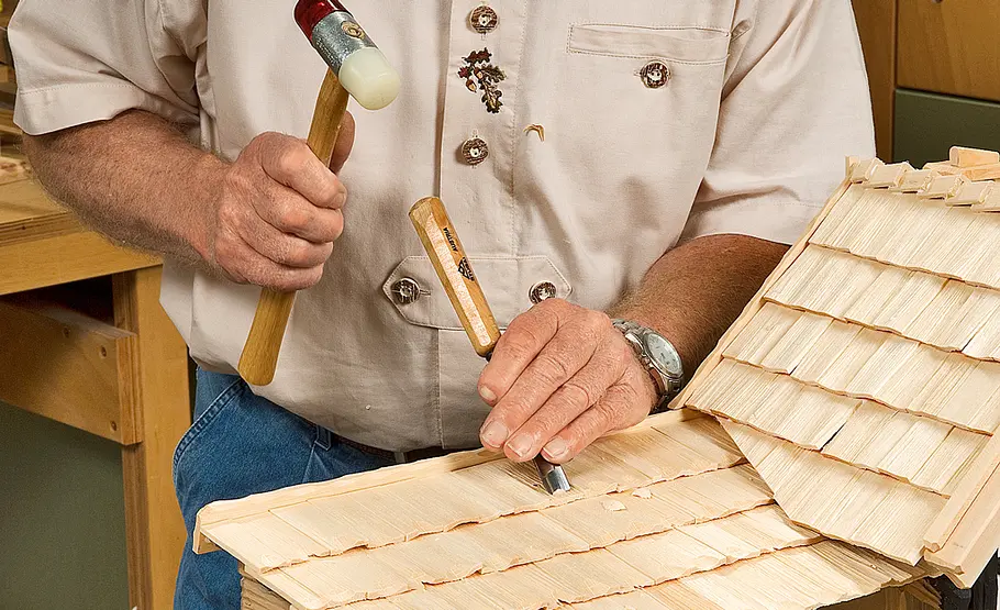 Fachwerkkrippe bauen: Schritt 53 von 60 Krippe: Dach gestalten