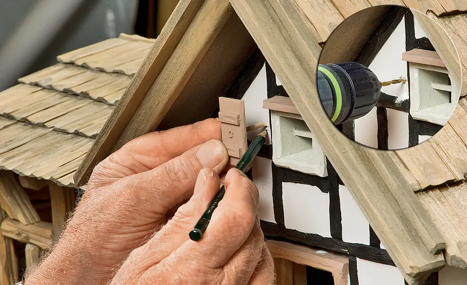 Fachwerkkrippe bauen: Schritt 58 von 60 Loch bohren