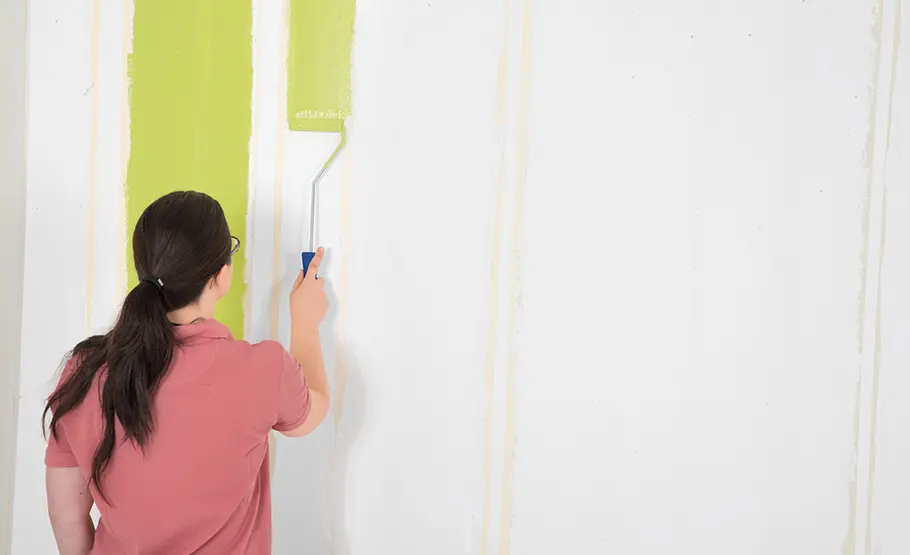 Farbe in Streifen Streichen: Farbe in Streifen