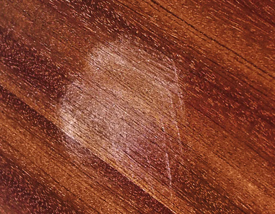 Kratzer aus Holz entfernen Kratzer aus Holz entfernen