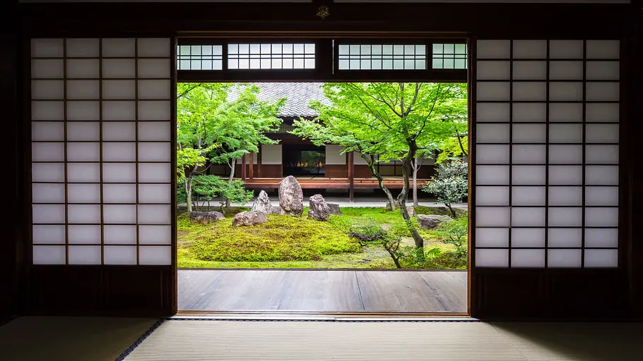 Ausblick auf einen Feng Shui Garten