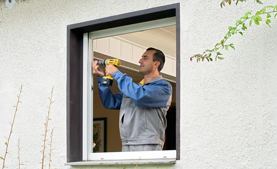 Fenstertausch: Schritt 3 von 16 (08:06) Rahmenschrauben lösen