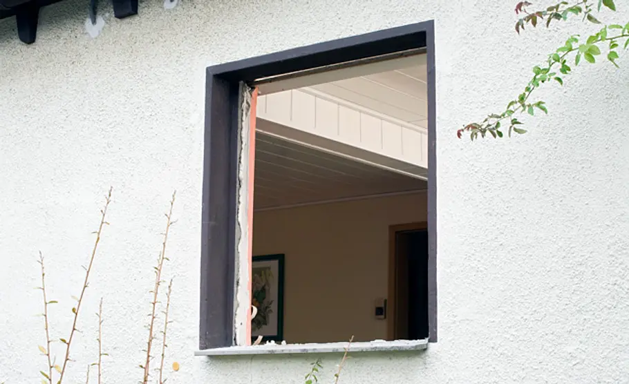 Fenstertausch: Schritt 7 von 16 (08:20) Wärmedämmfenster austauschen