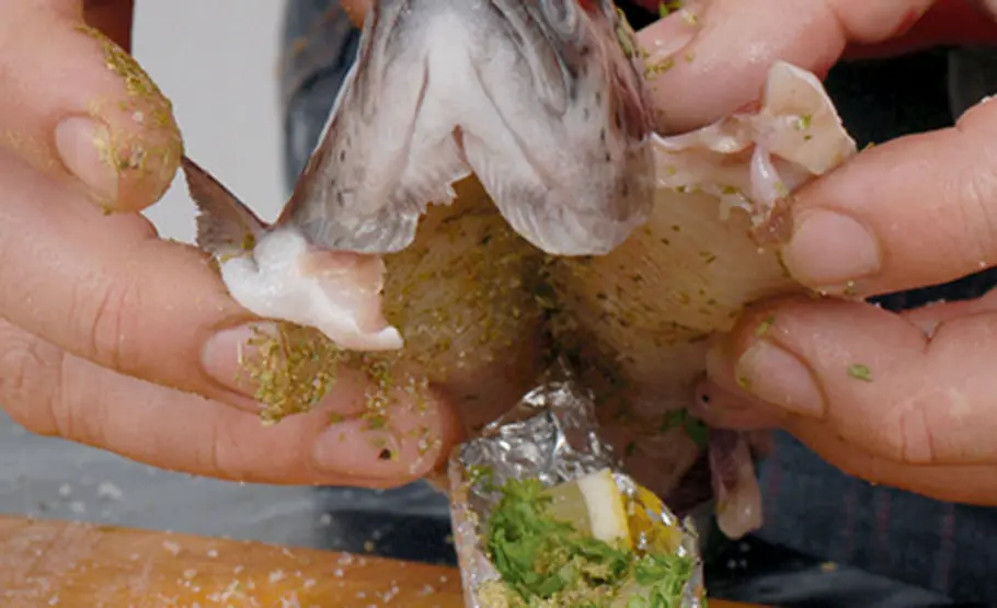 So saftig sind Forelle, Lachs & Co. vom Grill Fisch grillen