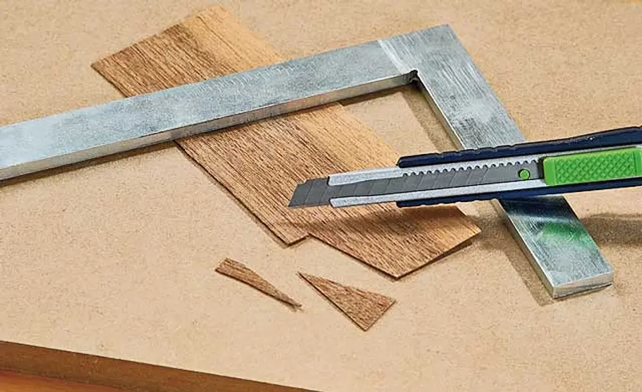 Furnier ausbessern: Schritt 2 von 9 Furnier reparieren