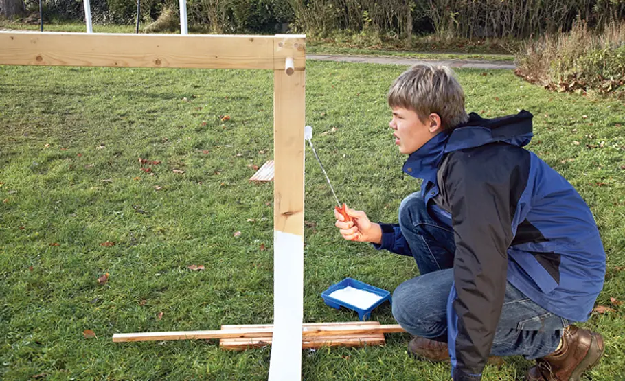 Fußballtor selber bauen Fußballtor selber bauen: Holzschutzlasur verarbeiten