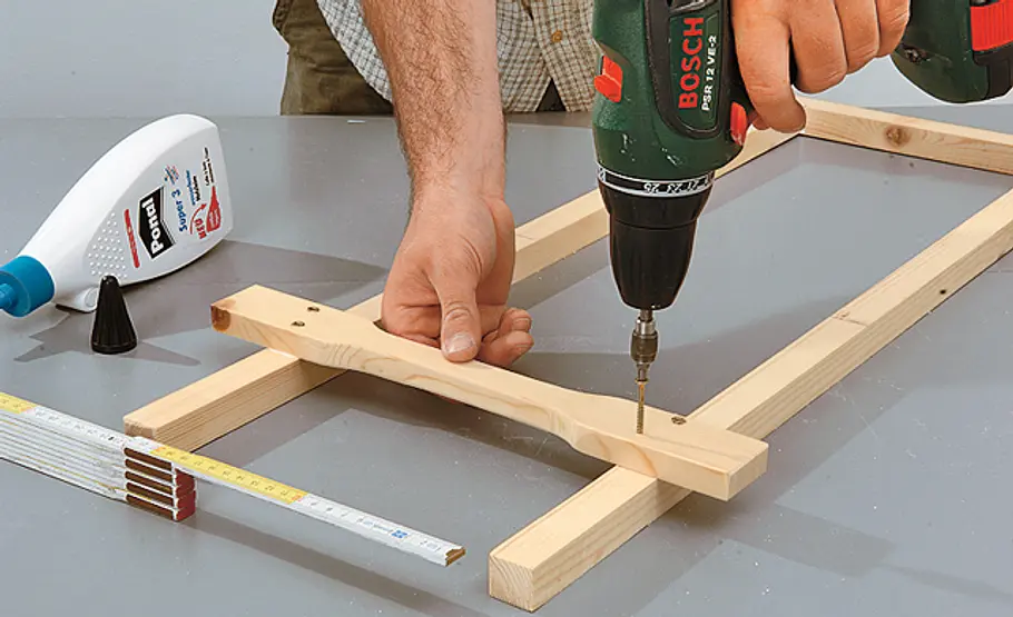Klapptisch bauen: Schritt 11 von 21 Querstreben verleimen