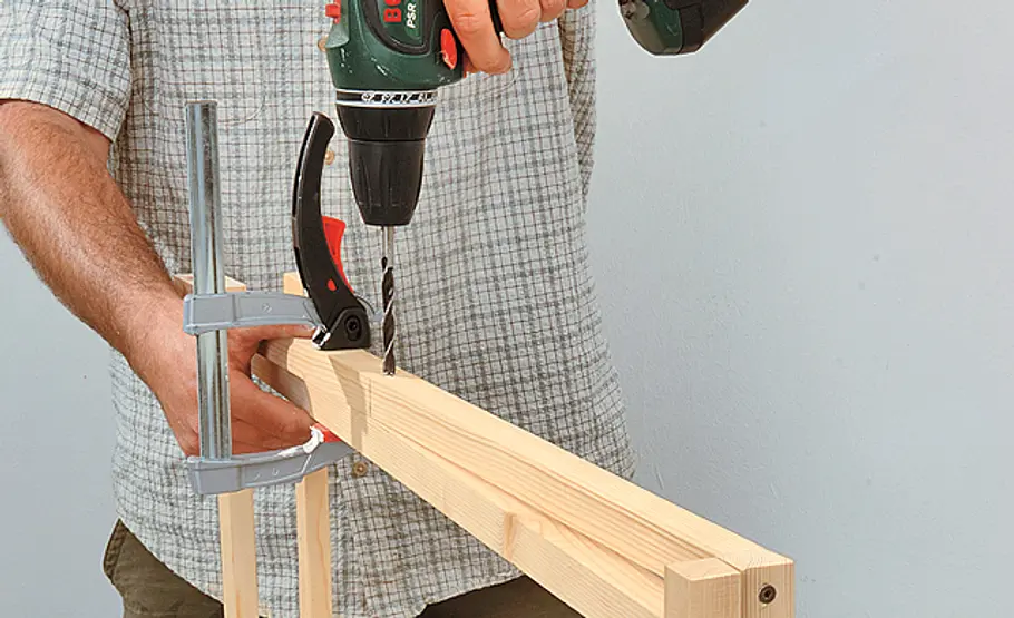 Klapptisch bauen: Schritt 13 von 21 Tischgestell verschrauben