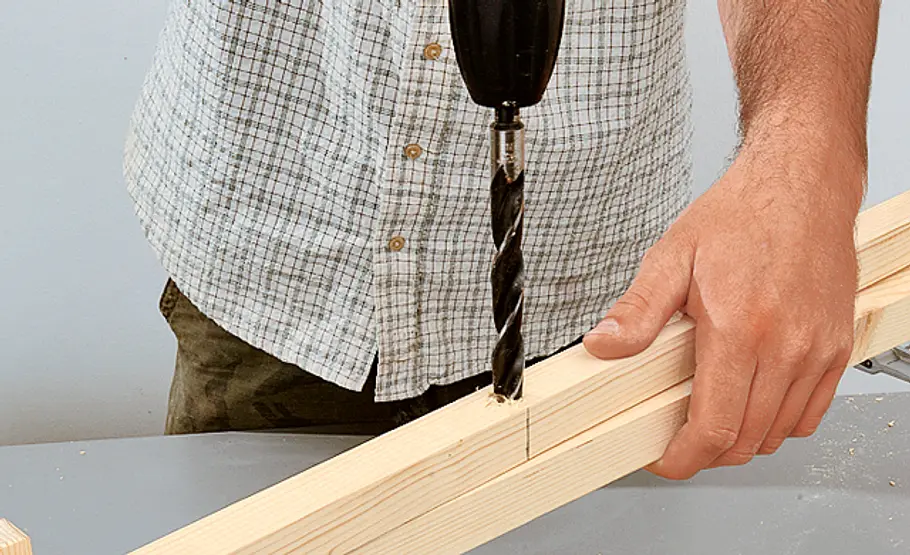Klapptisch bauen: Schritt 15 von 21 Schraubenkopf senken