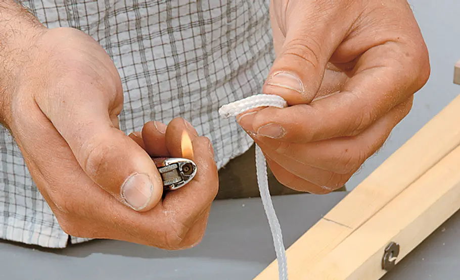 Klapptisch bauen: Schritt 17 von 21 Nylonseil kürzen