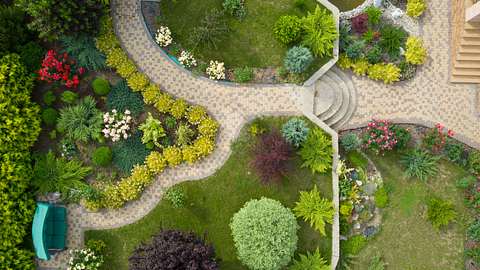 Gartengestaltung App - Foto: iStock/vfhnb12