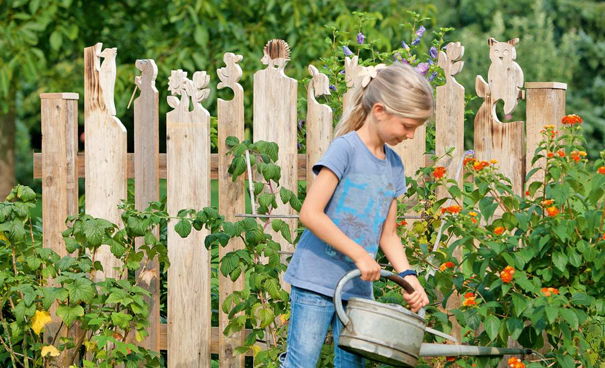 Kreative Zaun-Idee: Schablonen für Zaunköpfe | selbst.de