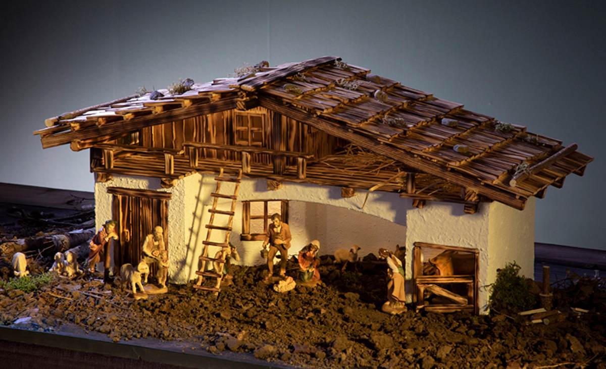 Weihnachtskrippe Holz Geflämmte Krippe selber bauen