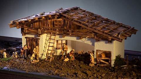 Weihnachtskrippe Holz Geflämmte Krippe selber bauen - Foto: sidm / MMM