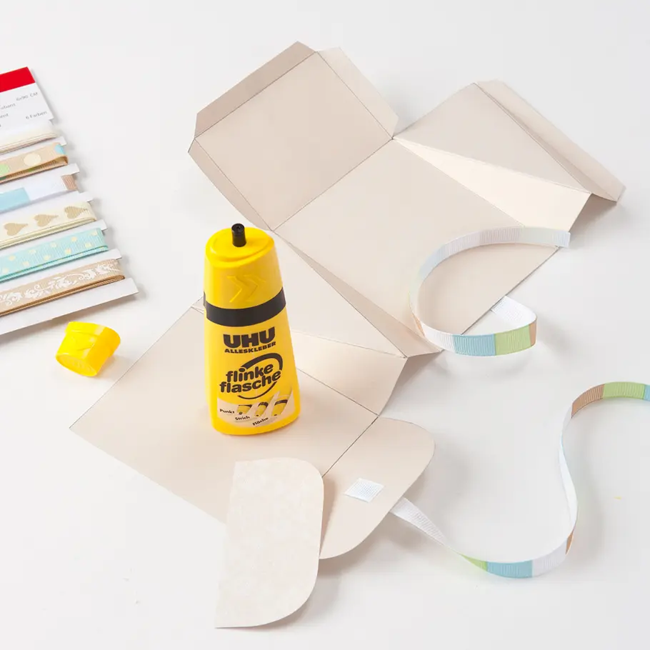 Schachtel falten: Schritt 6 von 8 Geschenkbox: Papierschachtel falten