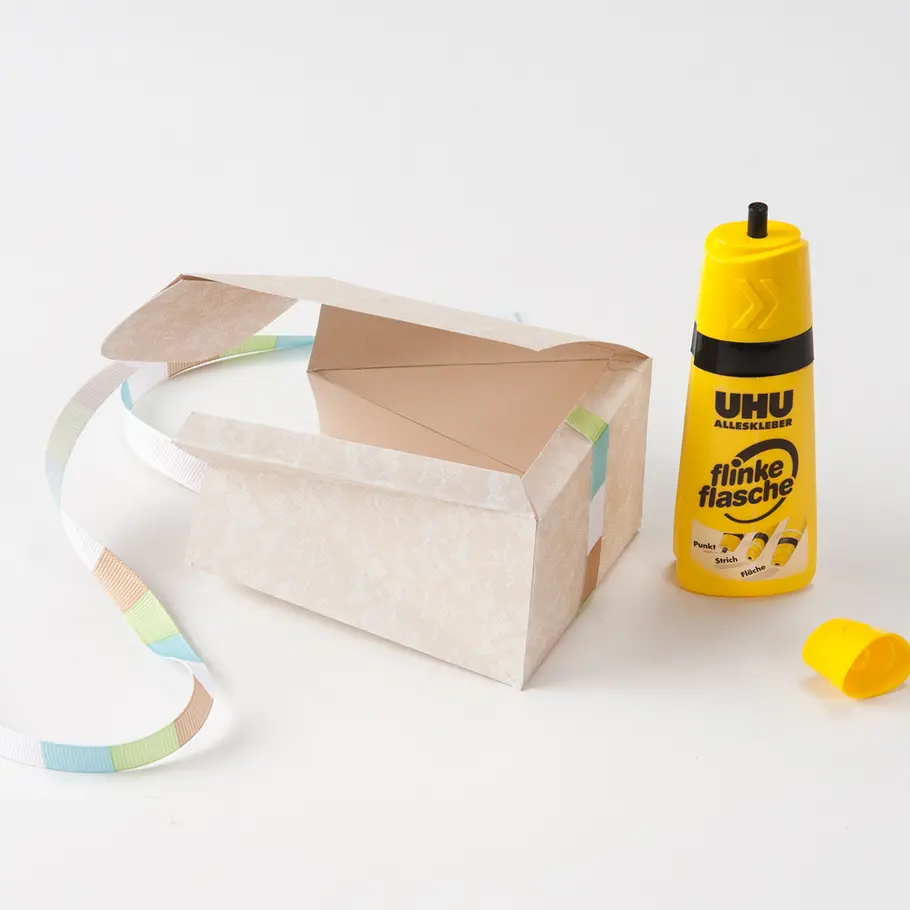 Schachtel falten: Schritt 7 von 8 Geschenkbox: Papierschachtel falten