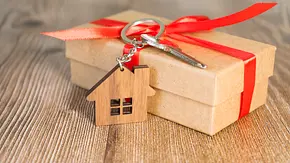 Geschenke zum EInzug - Foto: istock/Ekaterina Sopolnova Geschenke zum EInzug - Foto: istock/Ekaterina Sopolnova
