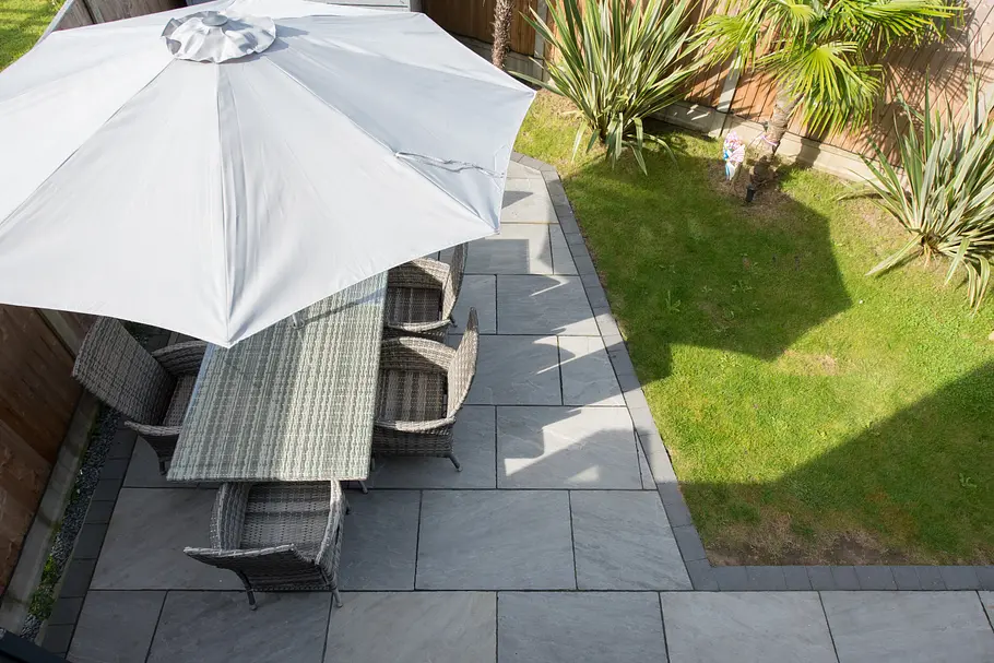 Sonnenschirme bei ALDI und LIDL: So günstig sind diese Premium-Schirme beim Discounter