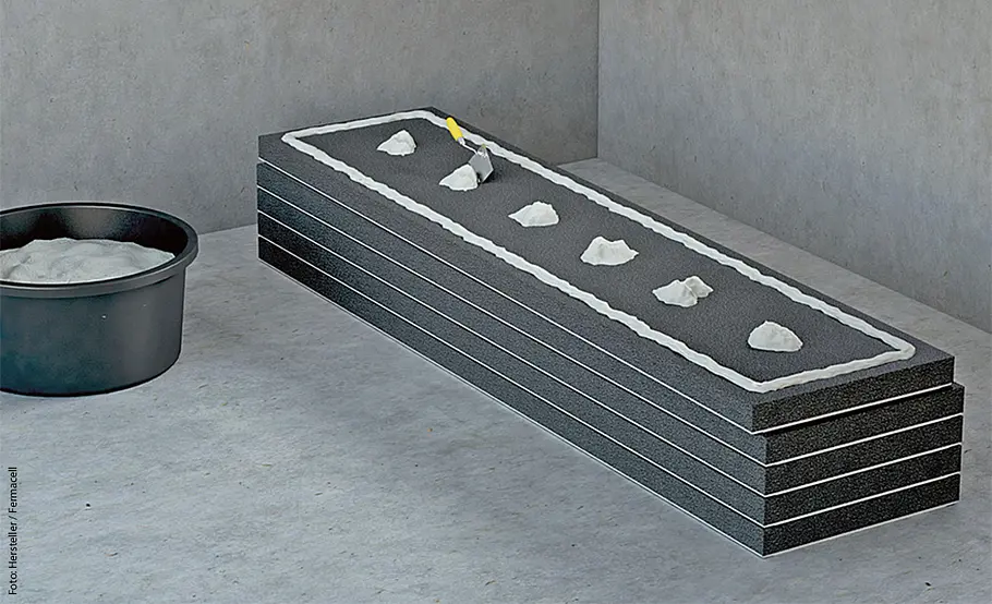 Gestapelte Gipskartonplatten mit Kleber