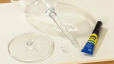 Glas kleben - Foto: sidm / KEH