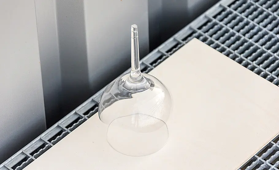 Glaskleber: Welcher Kleber hält auf Glas? Glas kleben