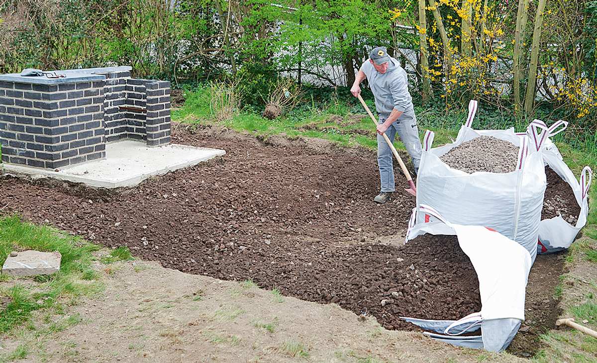 Gartengrill: Terrasse pflastern