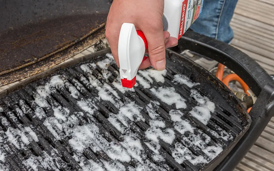 Grill reinigen mit Mellerud Grillreiniger