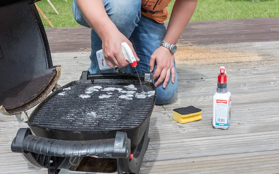 Grill reinigen mit Mellerud Grillreiniger