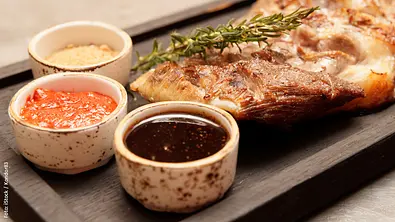 Das sind die leckersten Soßen zum Grillen - Foto: iStock / Kondor83