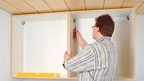 Hängeschrank aufhängen Hängeschrank aufhängen