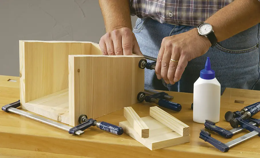 Halbhöhlen-Nistkasten bauen Nistkasten verleimen