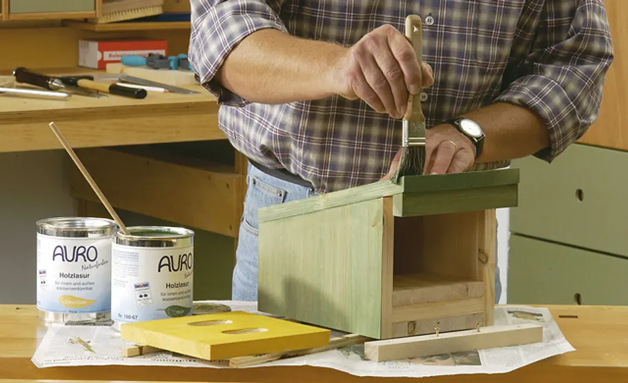 Halbhöhlen-Nistkasten bauen Nistkasten lackieren