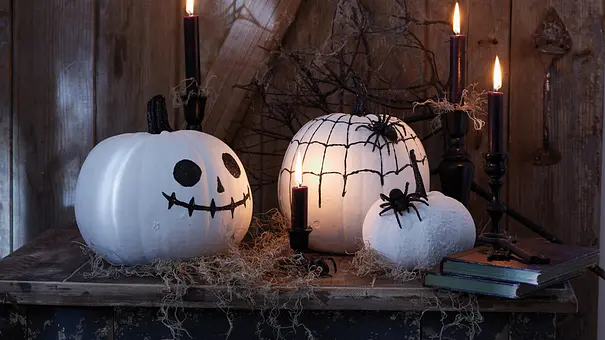 Halloween: Gruselkürbisse basteln - Foto: Hersteller / tesa SE