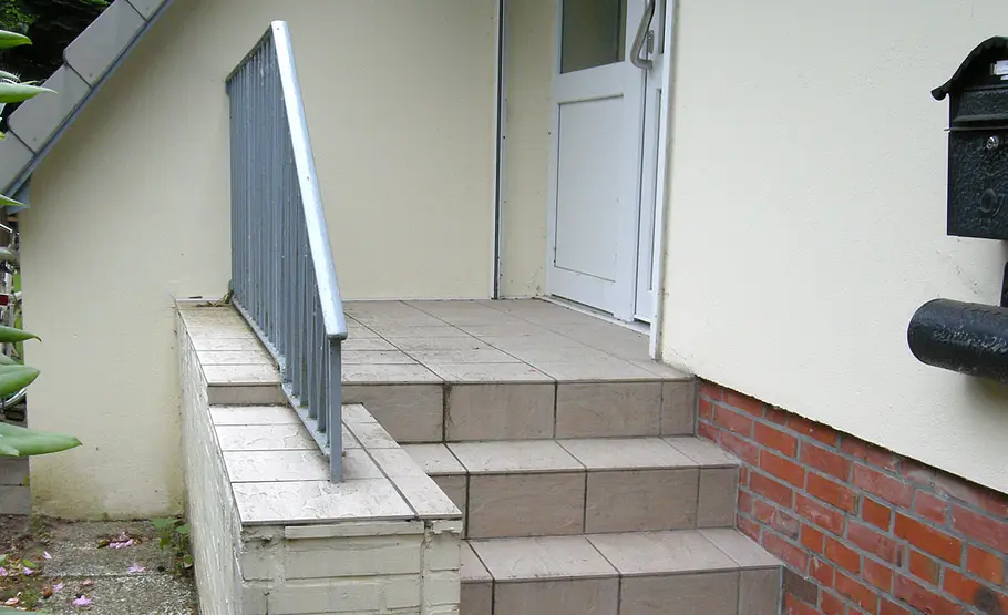 Treppe vor der Haustür betonieren Hauseingangstreppe