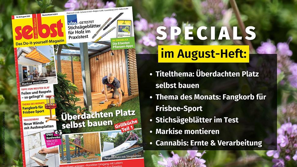 Das Bild zeigt das Titel der August-Ausgabe selbst ist der Mann, daneben sind die Highlights der Ausgabe aufgelistet. Das ganze vor dem Hintergrund einer paar unscharfer Gartenblumen. - Foto: Hintergrund: Unsplash / Karolina Grabowska