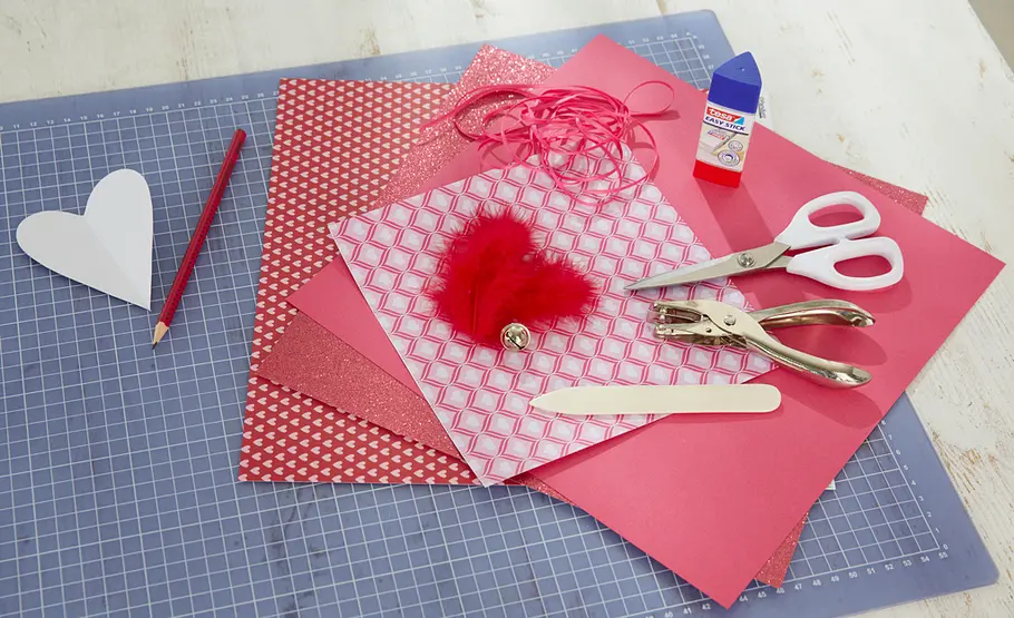 Valentinstag: Anhänger basteln Valentinstag: Herzanhänger basteln
