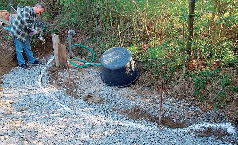 Beeteinfassung aus Beton-Palisaden Stein Hochbeet