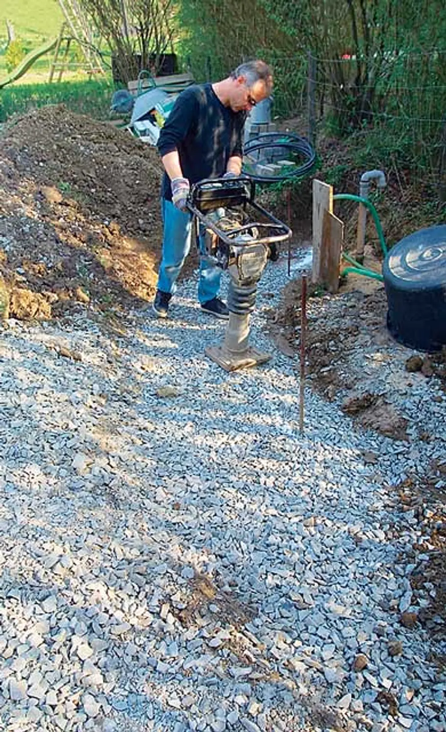 Beeteinfassung aus Beton-Palisaden Stein Hochbeet