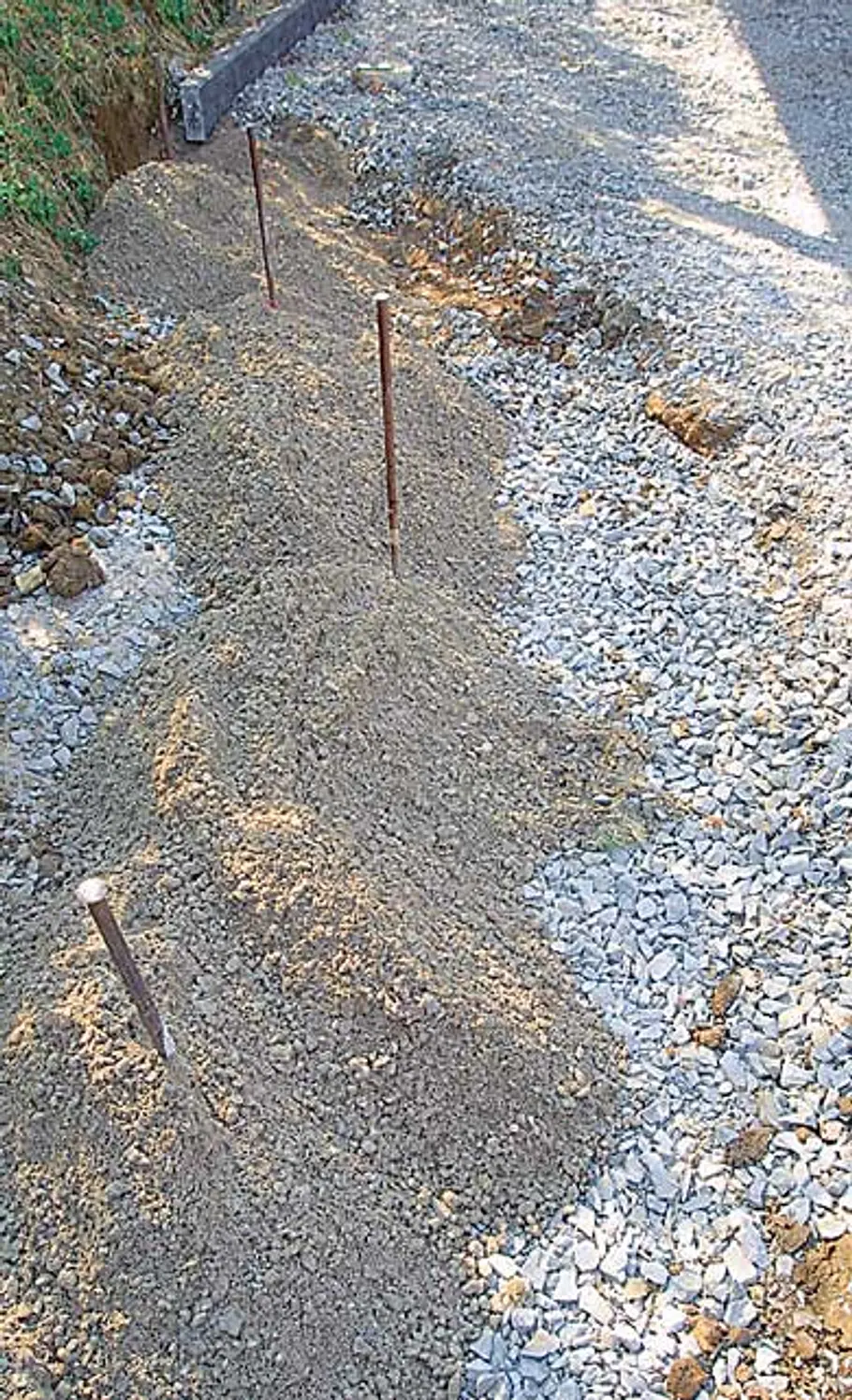 Beeteinfassung aus Beton-Palisaden Stein Hochbeet